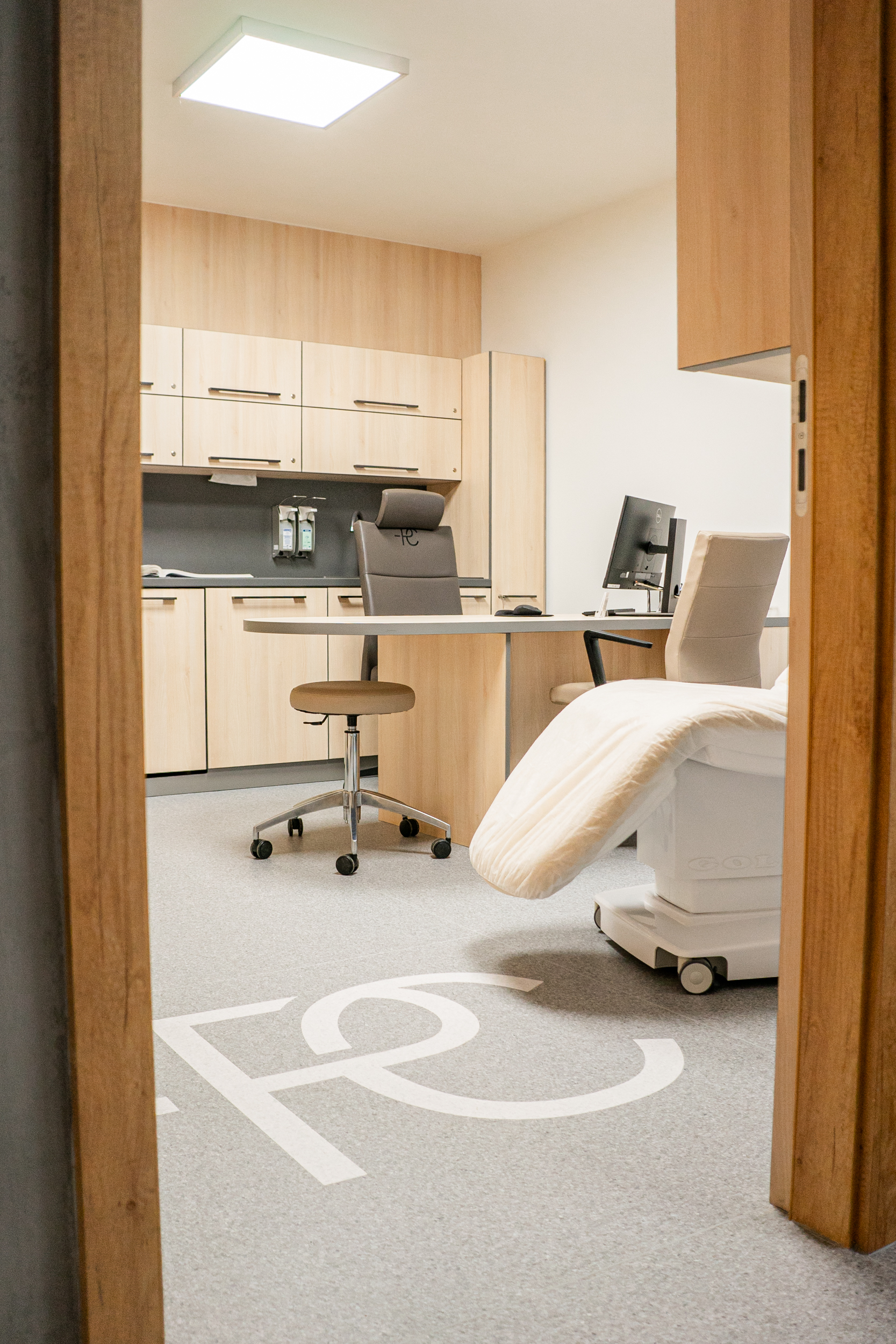 Perfect Clinic Liberec. Od roku 2018 poskytuje liberecká pobočka špičkovou estetickou péči s důraz na individuální přístup pro komfortní a bezpečnou péči v komorní atmosféře.