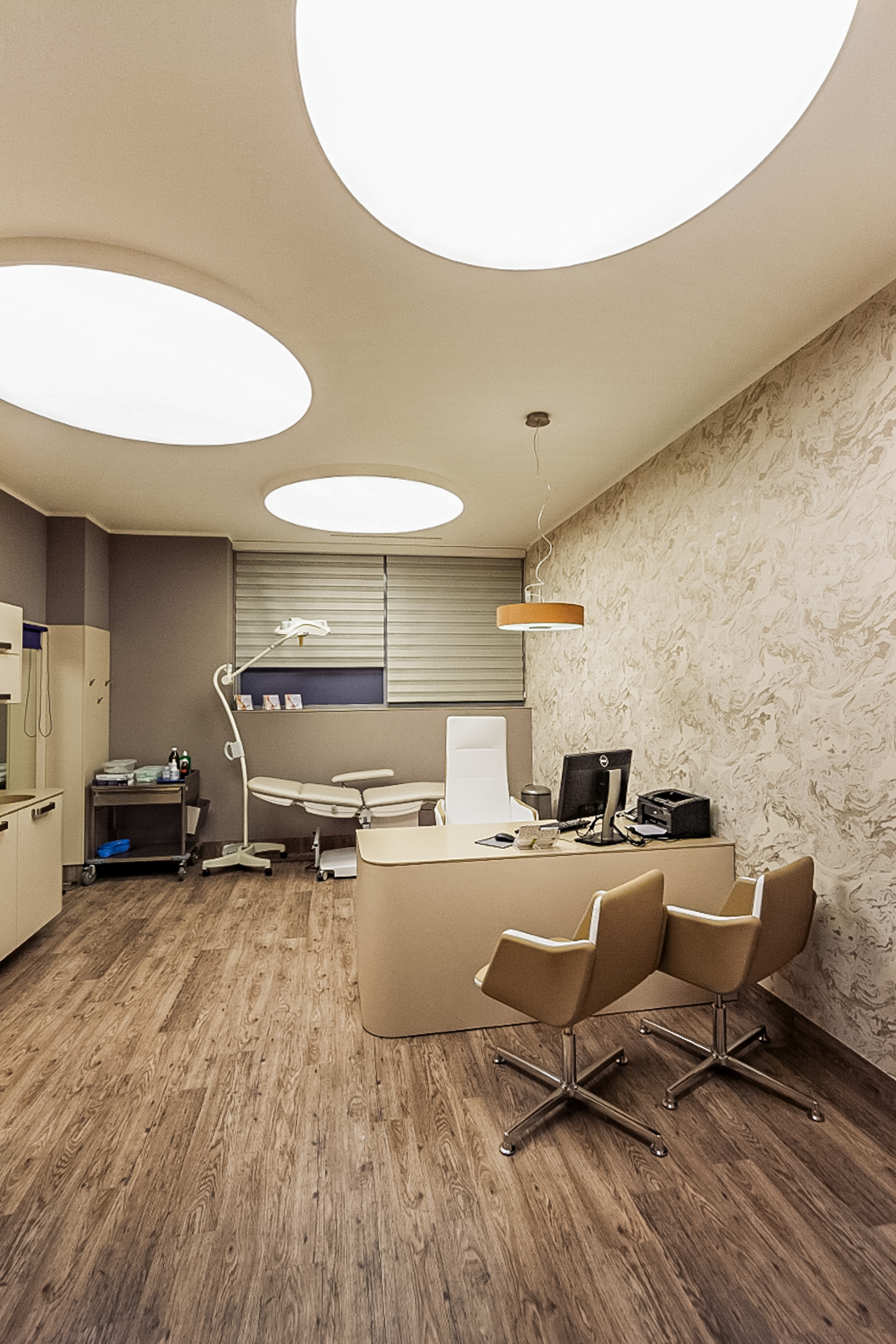 Perfect Clinic Praha. Největší pobočka Perfect Clinic funguje od roku 2010. Nabízí špičkové zázemí pro všechny typy estetických zákroků, diskrétní prostředí a péči týmu uznávaných odborníků.